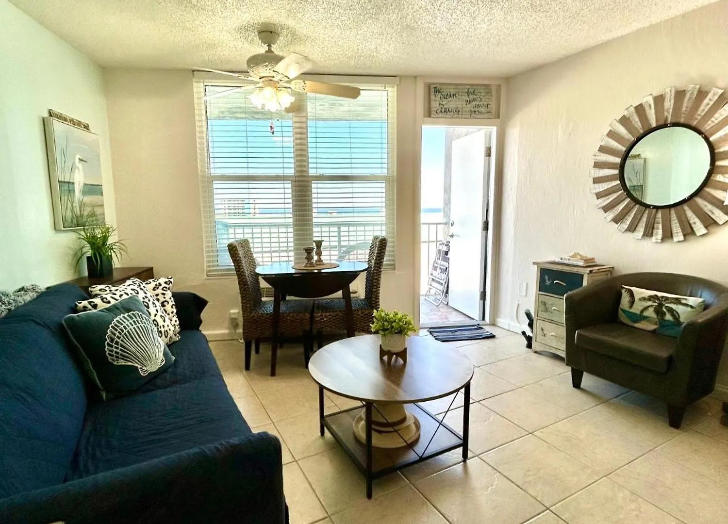 Beach Condo With Pool & Tiki Bar! 0*, Daytona Beach